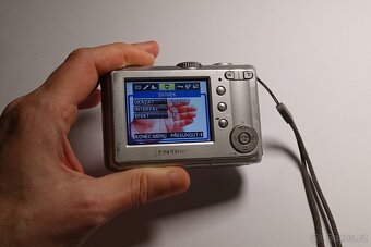 Retro fotoaparát Samsung Digimax S500 - 9