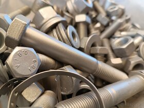 Strojní čištění spojovacího materiálu a nový pozink. - 9