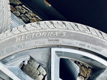 Originál kola VEGA 8,0J x 19“ ET45 s pneu 235/35 R19 Superb - 9
