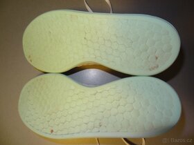 Bílé tenisky Adidas s mintovými prvky vel. UK 4 / 36 - 9