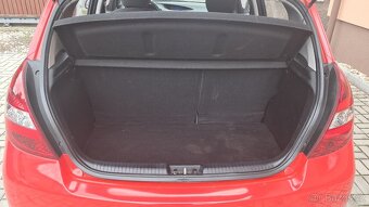 Hyundai i20, 1.2i / 1.MAJITEL ČR - 9