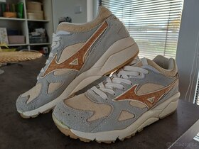 Unisex tenisky Mizuno SKY medal vel.40 - 9