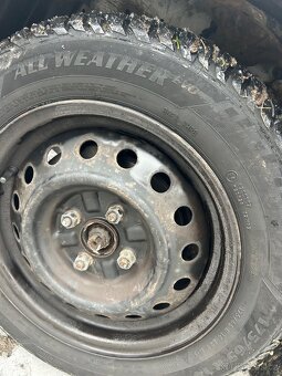 Toyota yaris 1.4. - 9