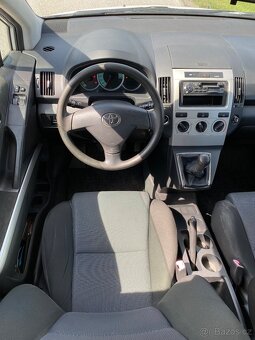 Toyota Corolla Verso 2.0 D4D 85 kw rok 2004 STK 10/25 Euro3 - 9
