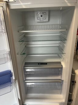 Vestavná NoFrost chladnička Whirlpool, pojezdy - 9
