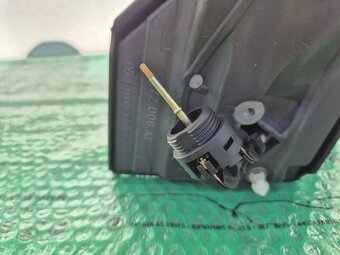 pouzdro pravého vnějšího zrcátka manuální ovládání VW Polo ( - 9