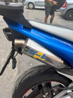 Suzuki gsr 600 - 9