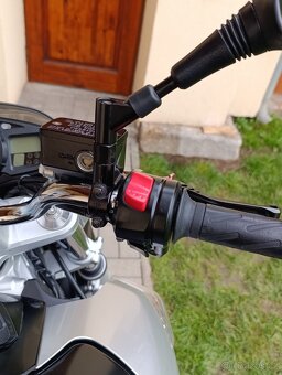 Suzuki GSR 600 - 9