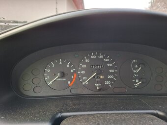 Mazda 323 1.3 54kw eko zaplaceno. - 9