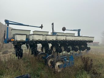 Secí stroj Kinze 3500 - 9