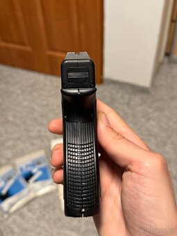 Glock 17 + kuličky, terče - 9