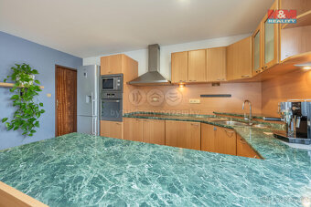 Prodej rodinného domu 6+kk, 180 m², Čečelice, ul. Hřbitovní - 9