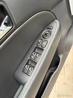Hyundai i30 1.4i 80KW Blue Drive, Senzory, Výhřev, Tempomat - 9