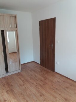 Pronájem zděného bytu 2+kk se zahrádkou v Hodoníně - 9