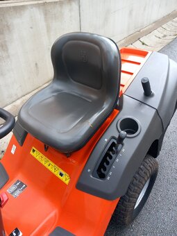 Prodám zahradní traktor Husqvarna CTH 173 17Hp Hydro - 9