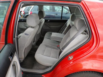 Volkswagen Golf 1,6 i AUTOMAT - 9