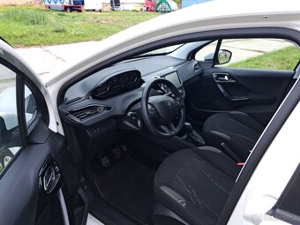 Peugeot 208 - 9