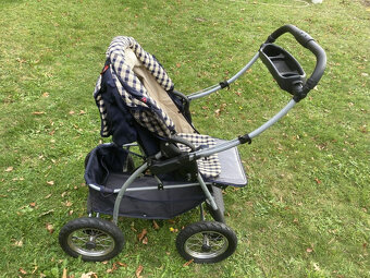 starší kočárek - 9