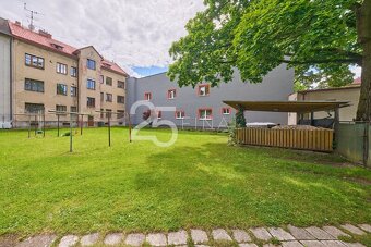 Prodej bytu po rekonstrukci s dispozicí 2+1 a společnou zahr - 9