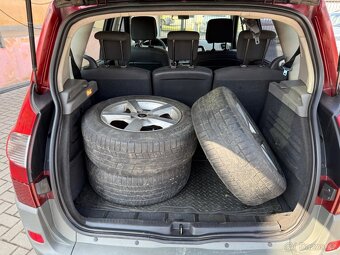 Renault Megane Scenic 1.5 dCi - 9