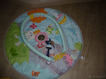 Hrací koberec/deka Taf Toys s hrazdičkou, 90 cm - 9