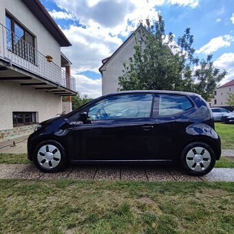 Volkswagen up 1.0 mpi benzín rok 2012 - 9