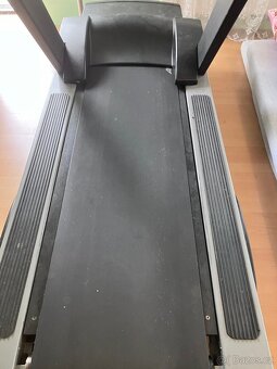 Profi běžecký pás LifeFitness - 9