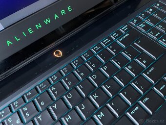 herní Dell Alienware 17 - i7-7820HK, GeForce GTX 1080 8GB - 9