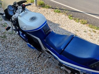 Suzuki GSXR 750 - 9
