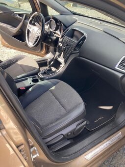 Opel Astra sports tourer 1.4 turbo 88 kw - 9