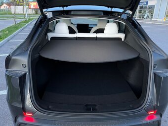 Tesla Model Y Long Range All-Wheel Drive/ DPH - 9