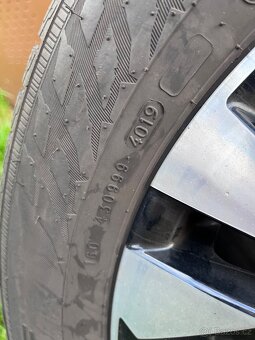 Prodám zimní Alu kola na Peugeot (2008) 215/60 R17 - 9