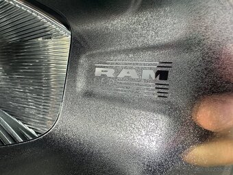 2019 RAM 2500 Powerwagon 6.4 V8 HEMI - 9