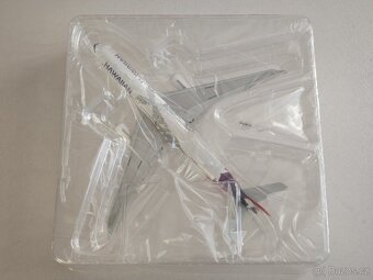 Airbus 380 Qantas, Aibus 330 Hawaiian, Herpa 1:200 - 9