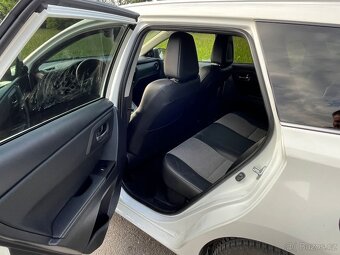 Toyota Auris 1.8i HYBRID, model 2019, naj.94xxx km - 9