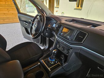 VW Amarok 3,0 V6 TDI 4Motion 8AUT HighLine - 9