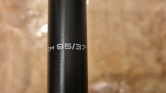 Lyže Atomic Redstar 130cm a hůlky Fischer 95cm - 9