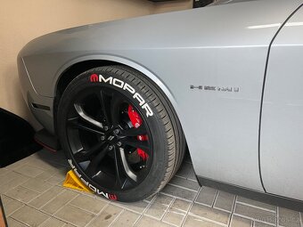 Dodge Challenger 5,7 HEMI 2020 1. majitel - 9