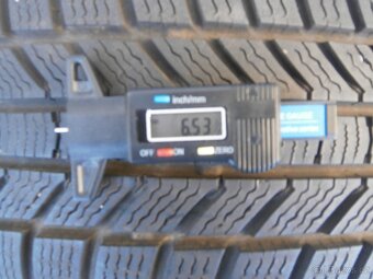 ZIMNÍ PNEU 215 55 17 - 9