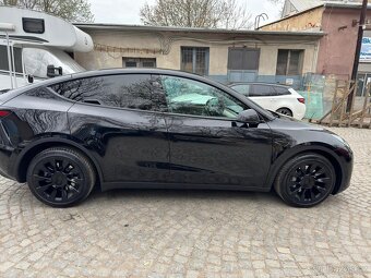 Tesla model Y - 9