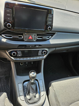 Prodám Hyndai i30 combi, 1,5 benzín, 117 kW - 9