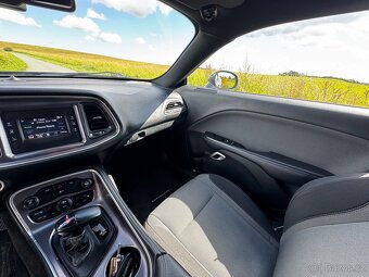 Dodge Challenger SXT 3.6 Penta - 227kW SXT, 2015 - 95 500Km - 9