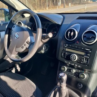Nissan Qashqai, 2.0,4X4,80TKM,VÝBAVA,1MAJ72LET - 9