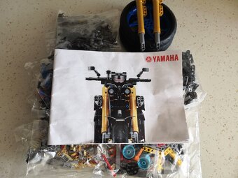 Stavebnice motocyklu Yamaha MT 10 - 9