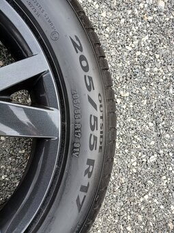 Pěkná nová orig alu kola Škoda Octavia 4, Pirelli 205/55/17 - 9