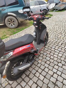 Prodám zánovní skůtr Trevis 125 R.V 2019 Pozustalost - 9