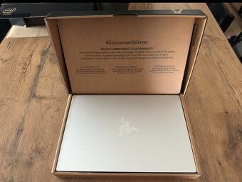 Razer Book 13 IPS - defekt podsviceni - 9