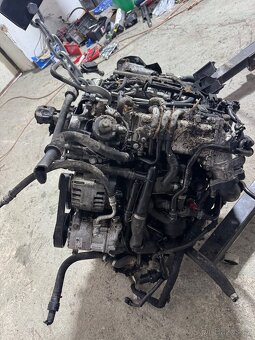 Vůz na náhradní díly Škoda Octavia 3 kombi r.v. 2016 modra m - 9