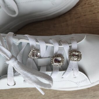 Krásné bílé tenisky jako N.O.V.É. vel. 39 - 9