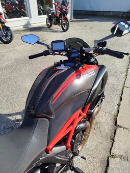 Ducati Diavel Carbon Red, ČR, DESMO, NAVIGACE, LADĚNÝ VÝFUK - 9